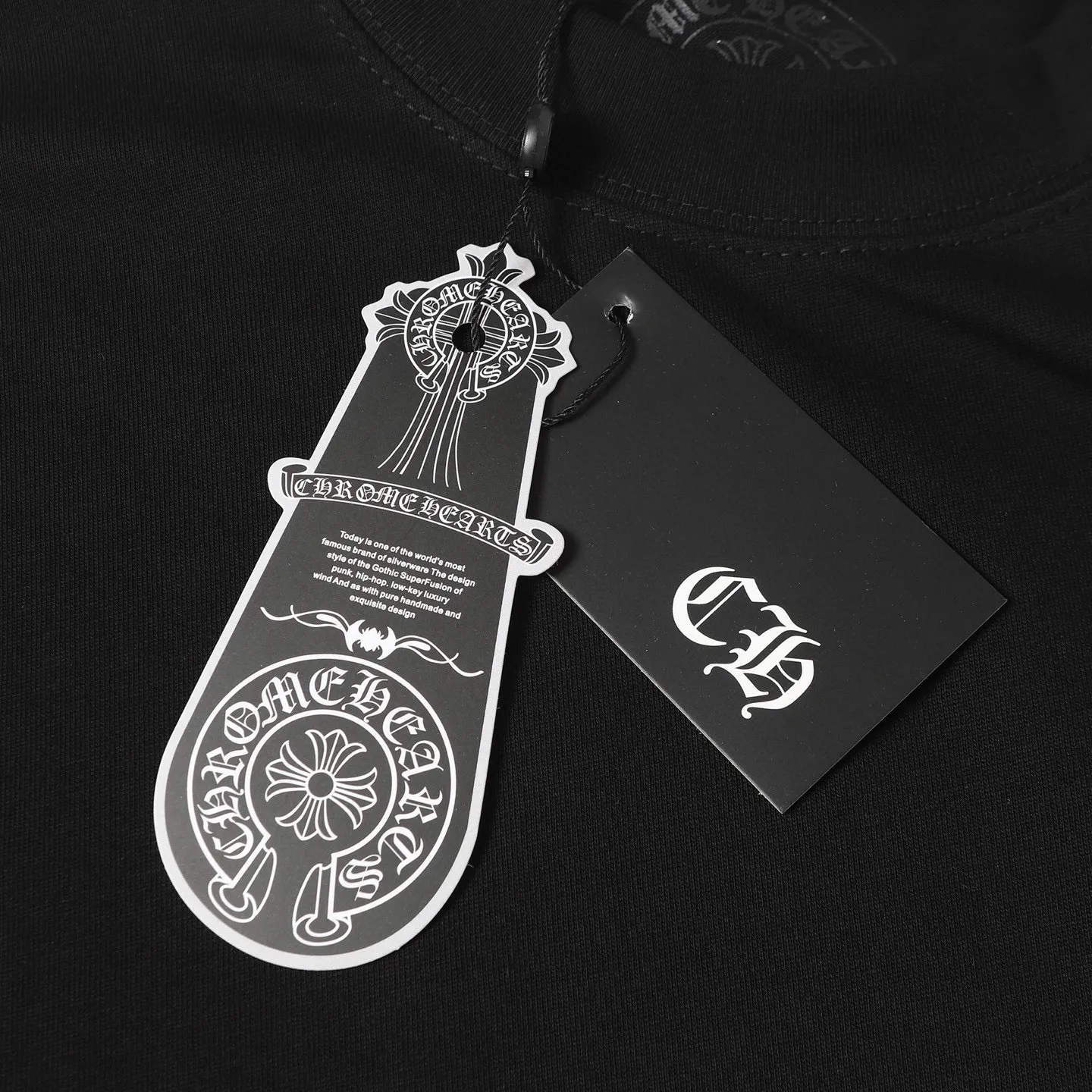 🅿️180 CHROME HEARTS/Chrome Heart CH cross print short-sleeved T-shirt The fabric is made of 280g heavy combed cotton, customized with 32 count 1*1 threads. The ready-made garments are washed twice. The fabric is comfortable and skin-friendly without any strange feeling. It is custom-dyed fabric with high textile density and good drape. It is not easy to deform. The thick texture and compact spinning process will not affect the breathability of the fabric. The saturation of the color is very high. Imported digital direct-injection printing technology. A versatile and good-looking short sleeve. The loose fit covers the flesh and looks slim. Size: XS-L